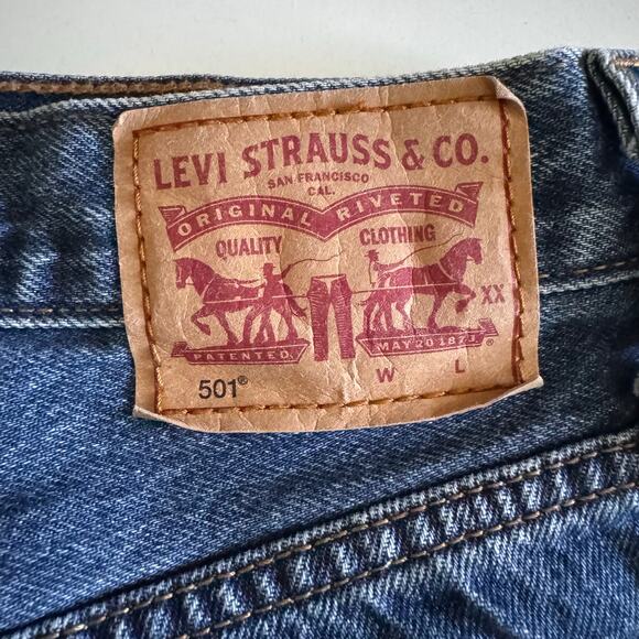 LEVI'S 501 Shorts‎ Distressed Classic Denim Button Fly Raw Hem Daisy Dukes Retro - Picture 7 of 13